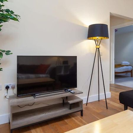 Modern 2 Bed Attic Apartment In Brixton Londen Buitenkant foto