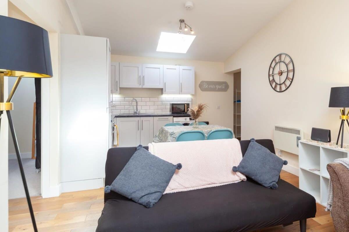 Modern 2 Bed Attic Apartment In Brixton Londen Buitenkant foto